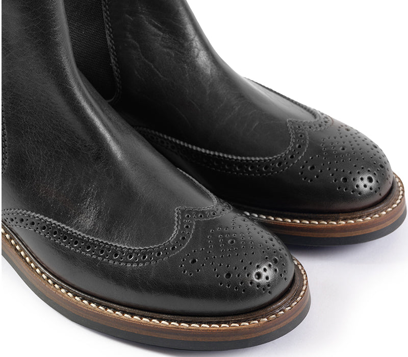 MEDALLION BROGUE CHELSEA BOOTS / SHINKI HIKAKU HORSEBUTT BLACK