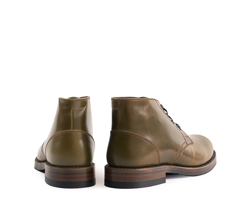 【PRE-ORDER】THE STEADFAST CHUKKA BOOTS / SHINKI HIKAKU SHELL CORDOVAN OLIVE