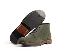 THE STEADFAST CHUKKA BOOTS / JAPANESE SUEDE OLIVE