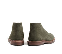 THE STEADFAST CHUKKA BOOTS / JAPANESE SUEDE OLIVE