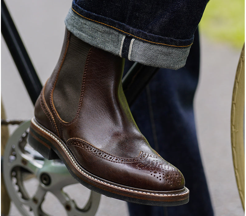 MEDALLION BROGUE CHELSEA BOOTS / SHINKI HIKAKU HORSEBUTT DARK BROWN