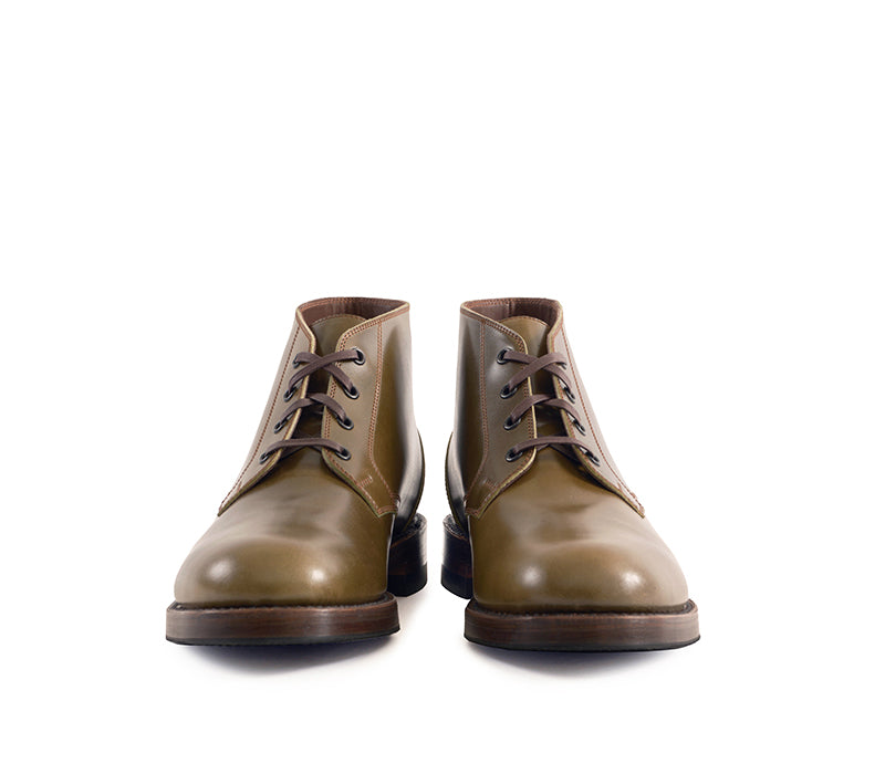 【PRE-ORDER】THE STEADFAST CHUKKA BOOTS / SHINKI HIKAKU SHELL CORDOVAN OLIVE