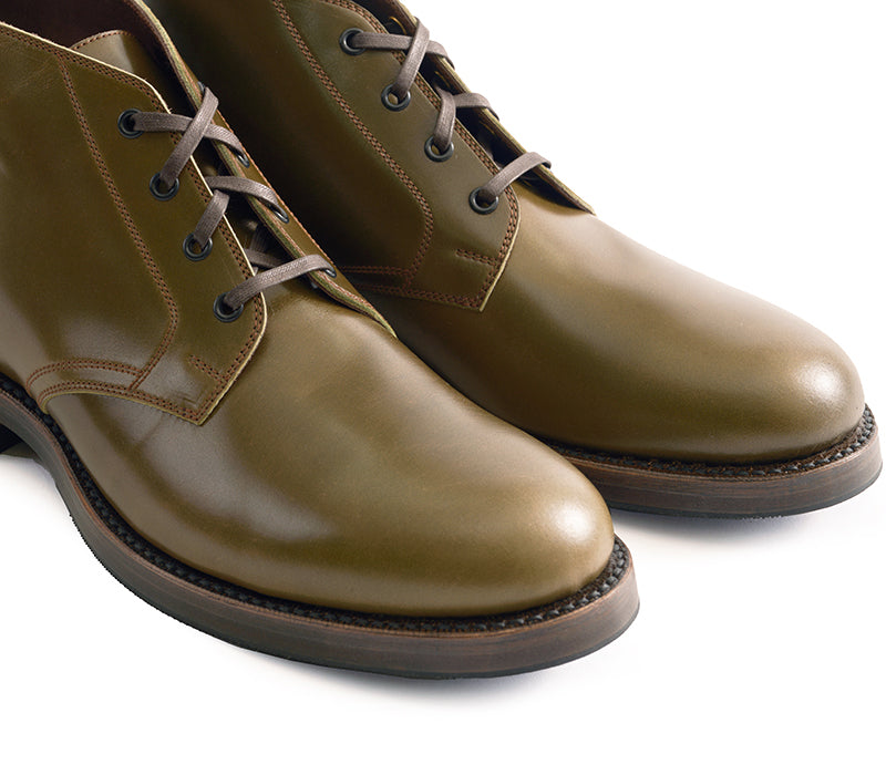 【PRE-ORDER】THE STEADFAST CHUKKA BOOTS / SHINKI HIKAKU SHELL CORDOVAN OLIVE